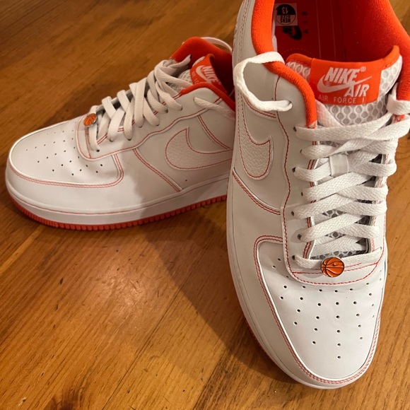 MENS AIR FORCE 1 '07 LV8 EMB. White & orange leather. - Picture 4 of 8